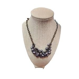 SIMPLY VERA VERA WANG RUNWAY GRAY FAUX PEARL CLUSTER CHA CHA BIB NECKLACE